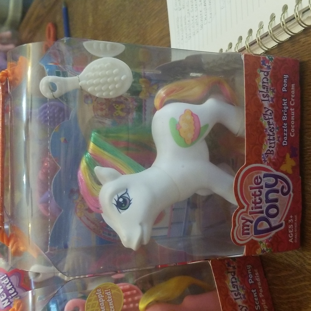 2004 my little pony butterfly island dazzle bright pony coconut cream mib g3